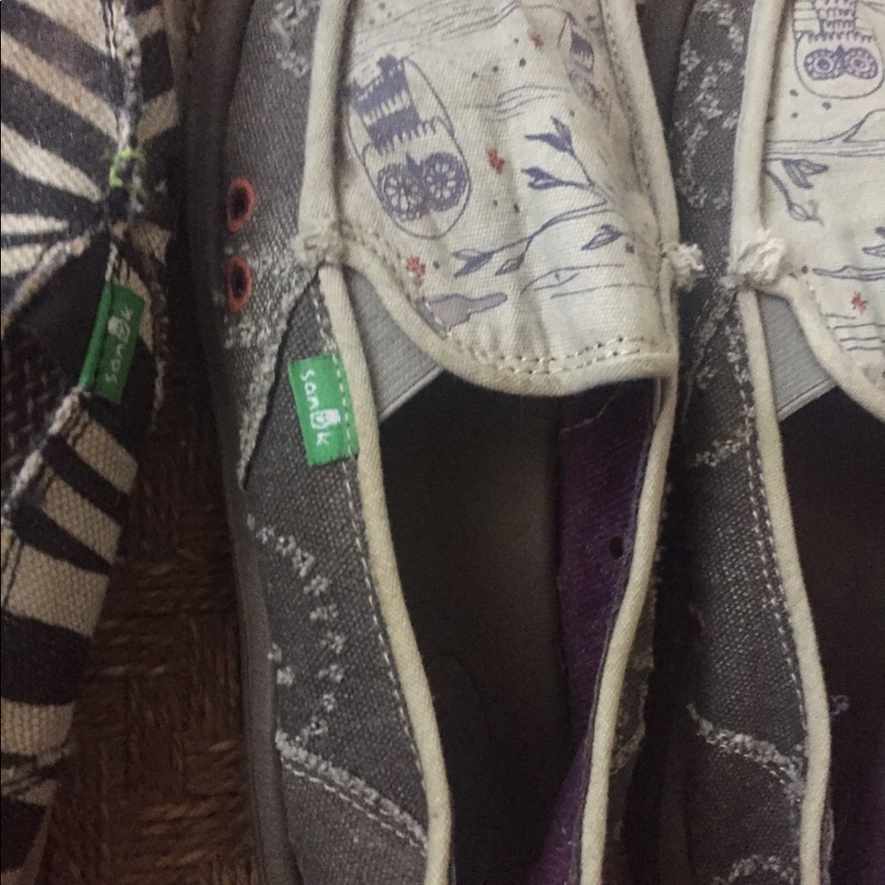 Sanuk shoes size 6 each $20